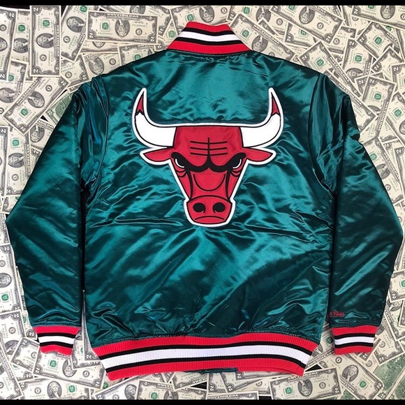 Mitchell & Ness Chicago Bulls Green Satin Jacket - Picture 5 of 5